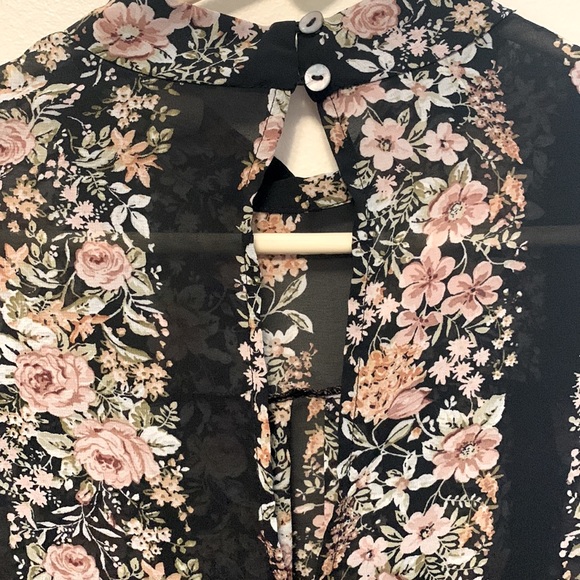Forever 21 sheer floral top - Picture 7 of 8